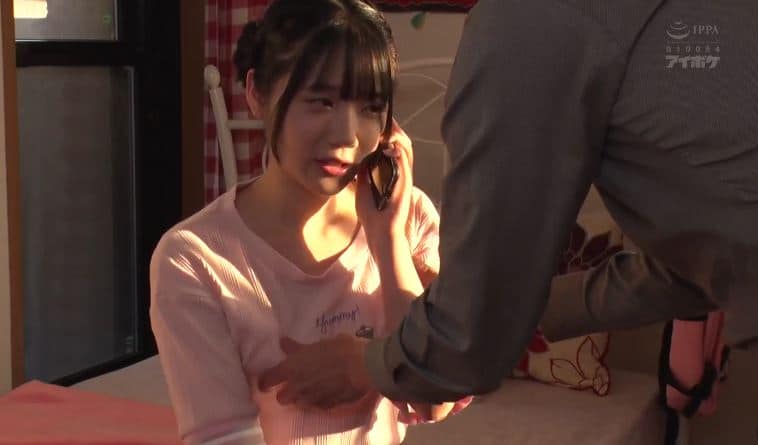 Bố dượng phát hiện con gái riêng của vợ là diễn viên JAV